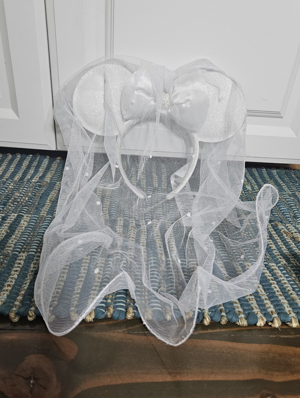 Disney White Bridal Minnie Ears Headband with Veil